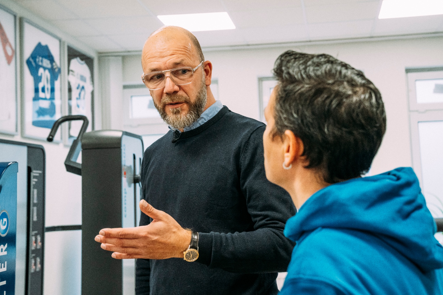 Tobi im Beratungsgespräch mit Patientin